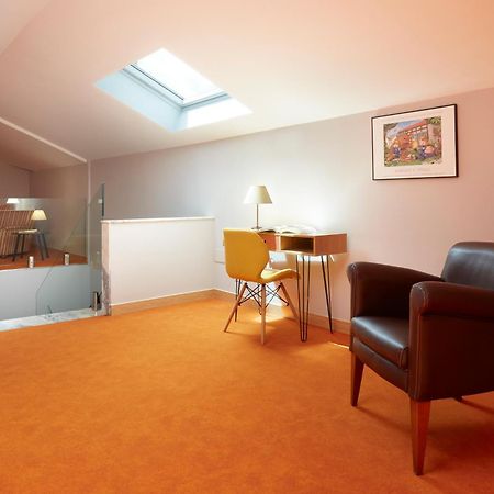 Hotel Arias Aeropuerto Santiago Del Monte Екстериор снимка