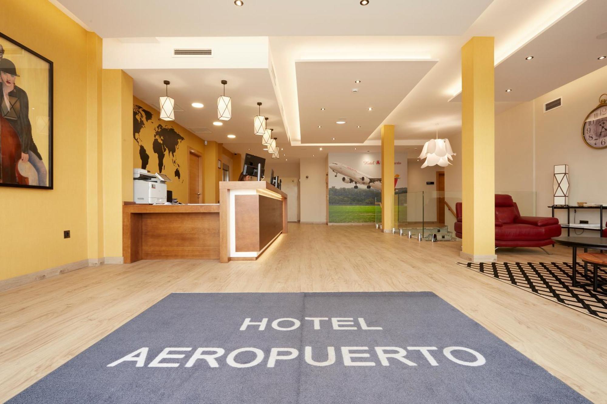 Hotel Arias Aeropuerto Santiago Del Monte Екстериор снимка